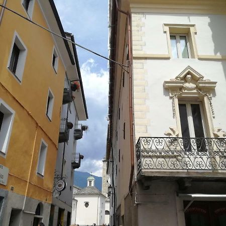 Appartamento Nel Centro Storico Di Aosta Con Vista Sui Ghiacciai Екстер'єр фото