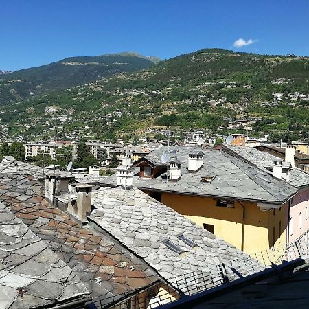 Appartamento Nel Centro Storico Di Aosta Con Vista Sui Ghiacciai Екстер'єр фото