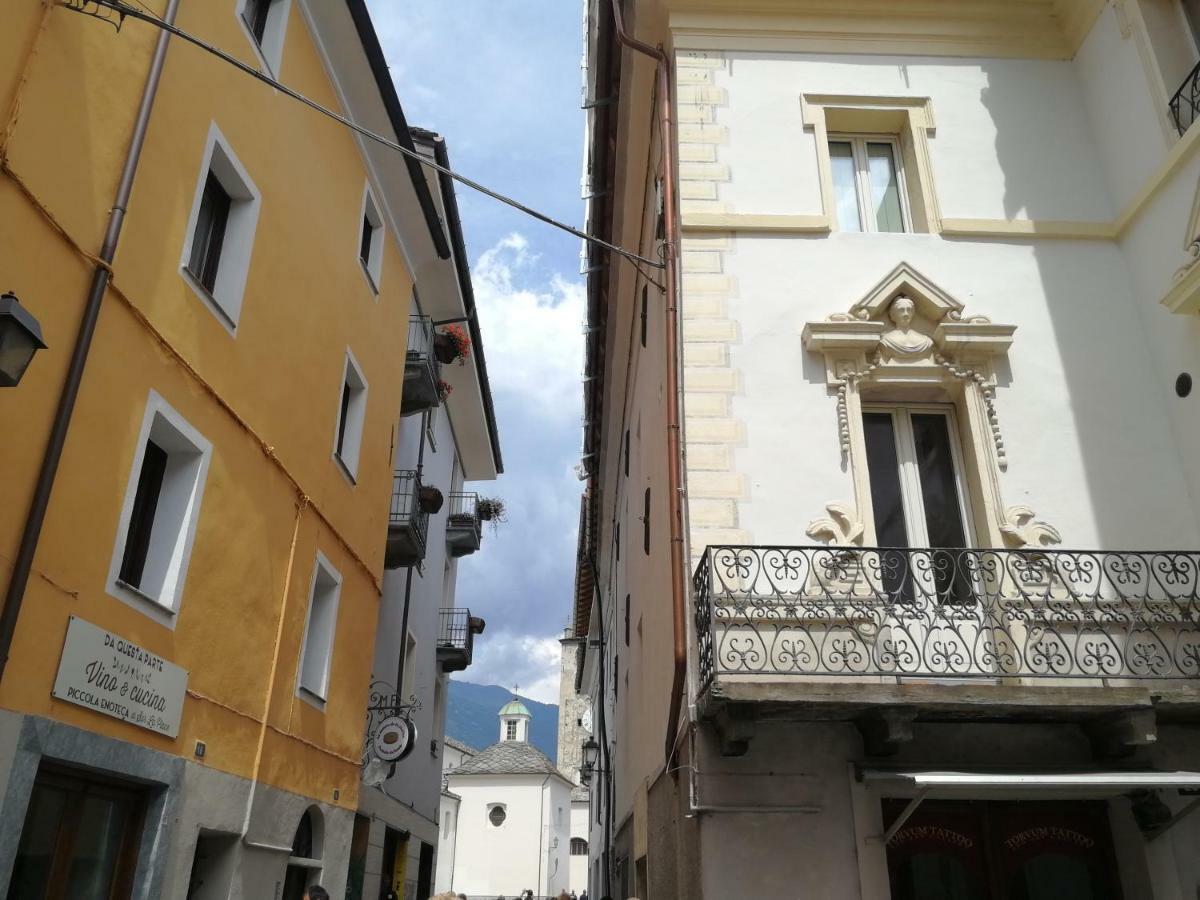 Appartamento Nel Centro Storico Di Aosta Con Vista Sui Ghiacciai Екстер'єр фото