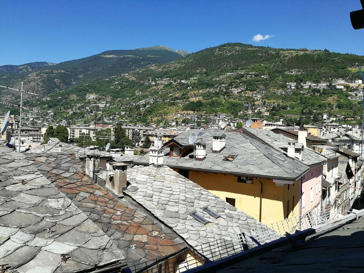 Appartamento Nel Centro Storico Di Aosta Con Vista Sui Ghiacciai Екстер'єр фото