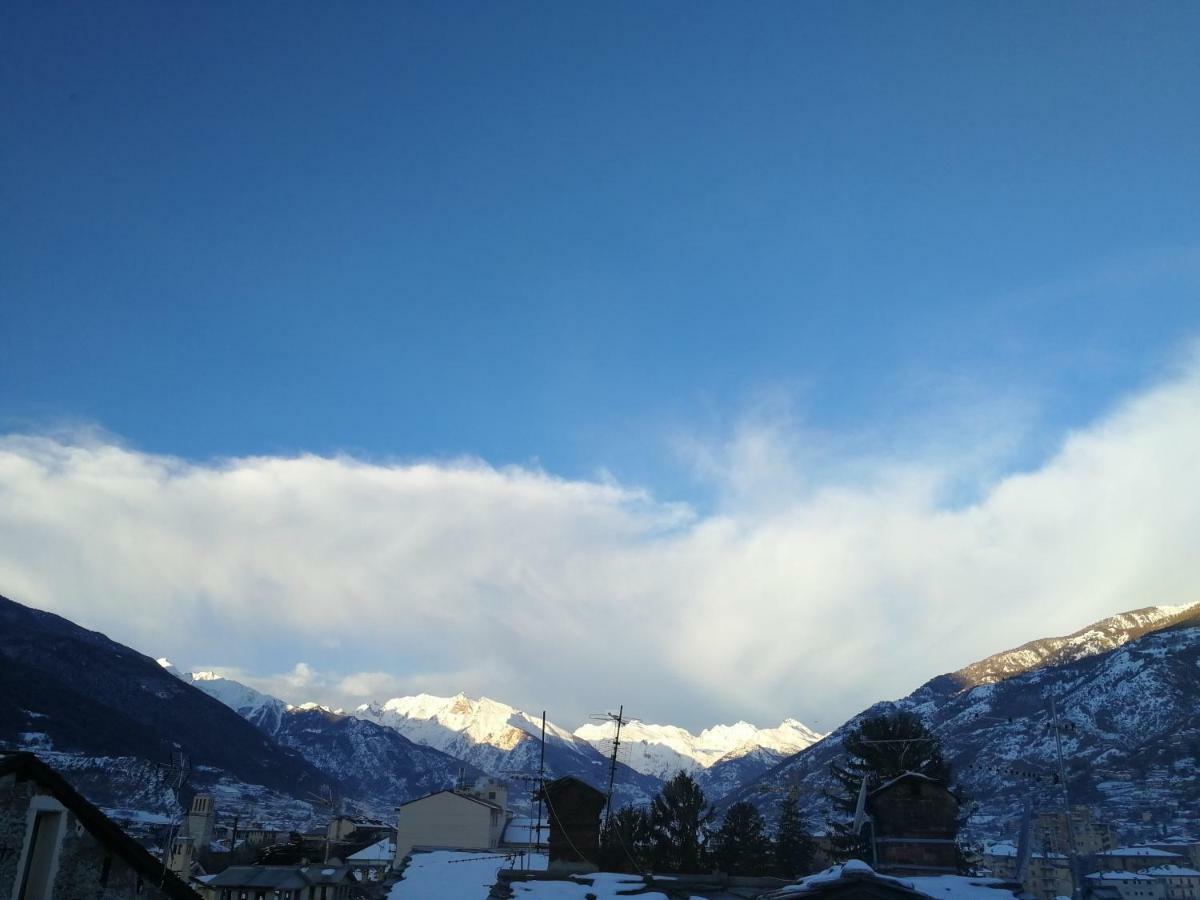 Appartamento Nel Centro Storico Di Aosta Con Vista Sui Ghiacciai Екстер'єр фото