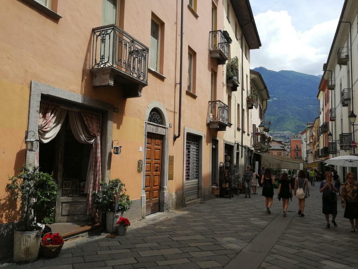 Appartamento Nel Centro Storico Di Aosta Con Vista Sui Ghiacciai Екстер'єр фото