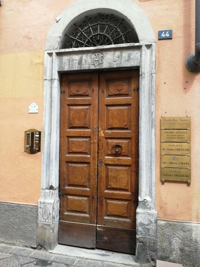Appartamento Nel Centro Storico Di Aosta Con Vista Sui Ghiacciai Екстер'єр фото